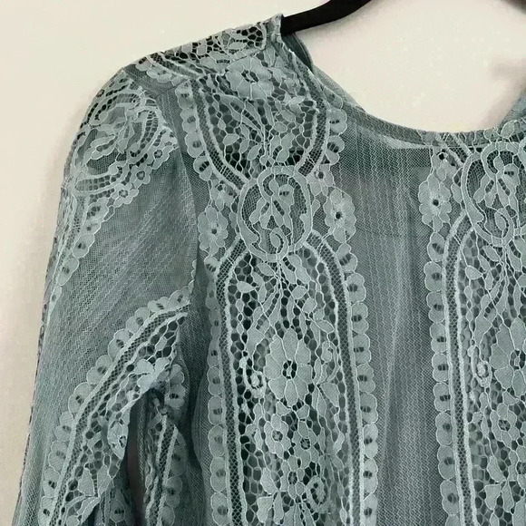 ULTRA PINK Light Blue Lace Flare Bell Sleeve Stretchy Peplum Style Top - Picture 2 of 3